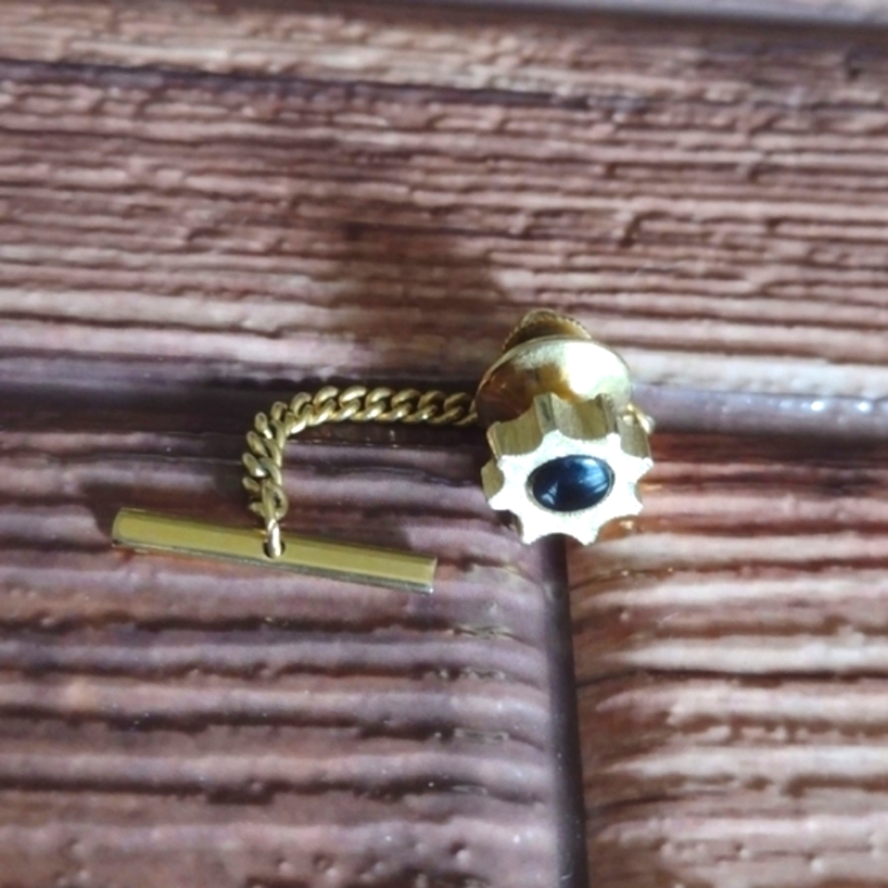 Vintage Mid Century Tie Pin Gold Tone Chain Star Burst w/ Black Stone Onyx?